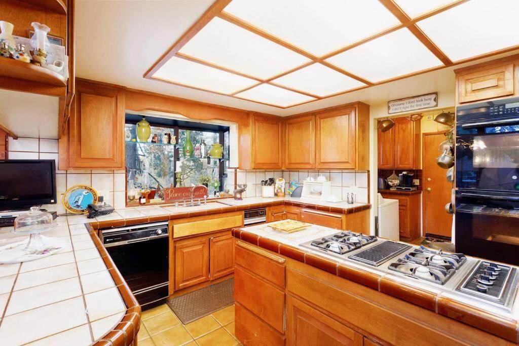 Lakeview 3-Story Winter Home Crestline Екстериор снимка